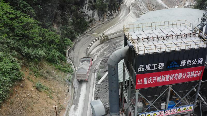 运输成品砂 车辆驶出俯视图