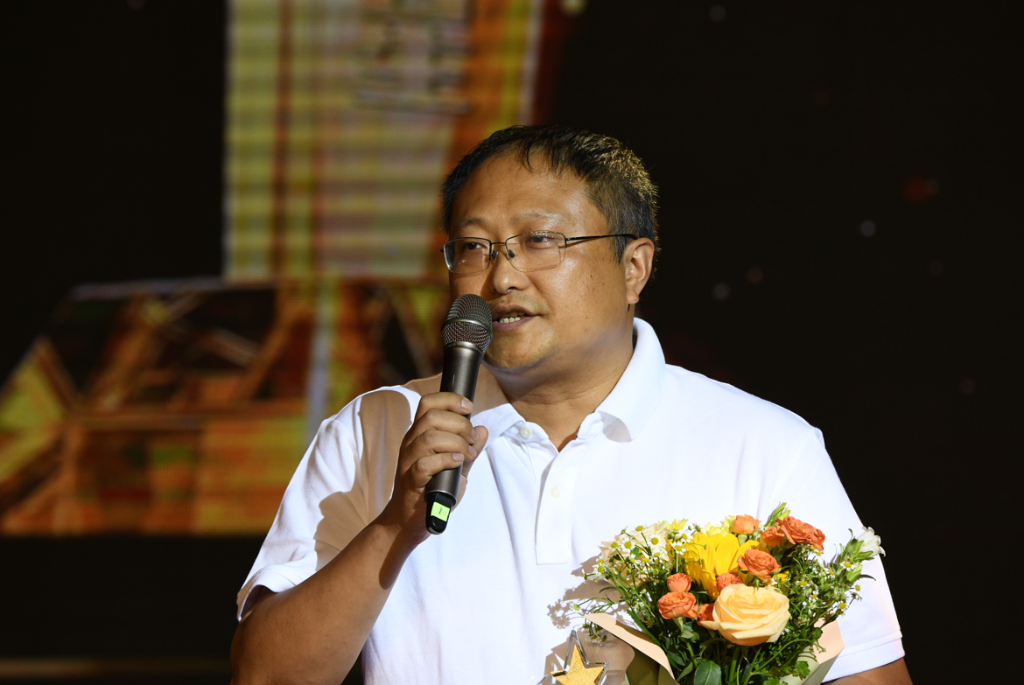 奉献之星 袁小冬